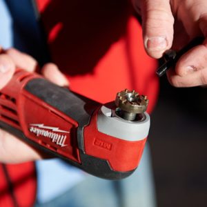 Máy cắt đa năng Milwaukee C12 MT-0B (bare) Máy cắt đa năng Milwaukee C12 MT-0B (bare)