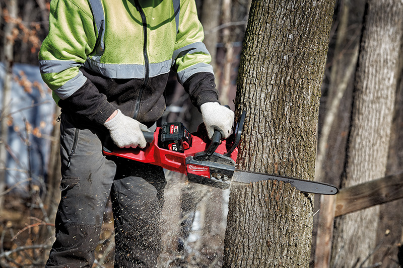 Máy cưa xích Milwaukee M18 FCHS-0: Đốn ngã mọi đối thủ. Máy cưa xích Milwaukee M18 FCHS-0: Đốn ngã mọi đối thủ.
