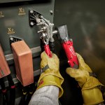 Máy siết bu lông góc Milwaukee M12 FRAIWF12-0B (bare) Máy siết bu lông góc Milwaukee M12 FRAIWF12-0B (bare)