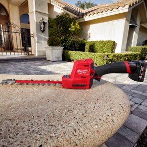 Máy cắt tỉa hàng rào dùng pin Milwaukee M12 FHT20 Máy cắt tỉa hàng rào dùng pin Milwaukee M12 FHT20