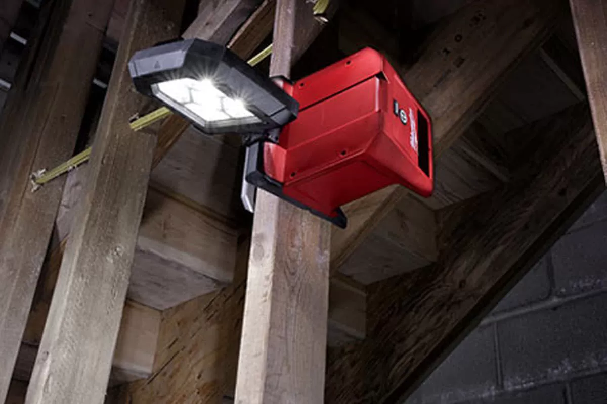 Đèn dạng que Milwaukee REDLITHIUM™ USB có từ tính L4 SL550-301 Đèn dạng que Milwaukee REDLITHIUM™ USB có từ tính L4 SL550-301