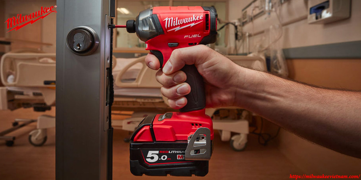 Sự Linh Hoạt của Công Nghệ: Milwaukee M12 FQID-0C Cho Công Việc Vặn Vít Hiệu Quả Sự Linh Hoạt của Công Nghệ: Milwaukee M12 FQID-0C Cho Công Việc Vặn Vít Hiệu Quả