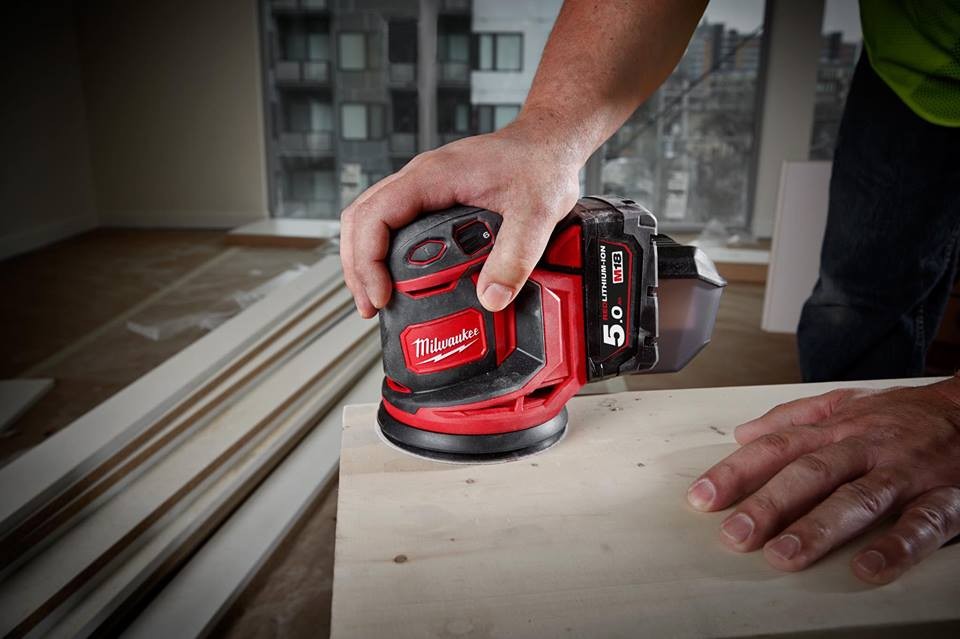 Làm thế nào để Chà Nhám Hiệu Quả với Milwaukee M18 BOS125-0X0: Hướng Dẫn Bước Đến Bước Làm thế nào để Chà Nhám Hiệu Quả với Milwaukee M18 BOS125-0X0: Hướng Dẫn Bước Đến Bước