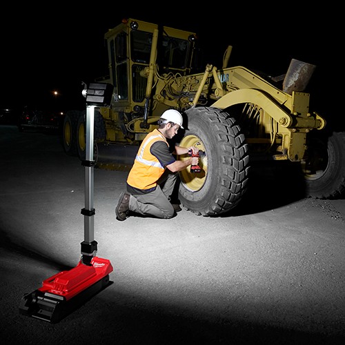 Tận Hưởng Nền Ánh Sáng Hoàn Hảo với Đèn LED Đứng Điều Khiển Milwaukee M18 ONERSAL Tận Hưởng Nền Ánh Sáng Hoàn Hảo với Đèn LED Đứng Điều Khiển Milwaukee M18 ONERSAL